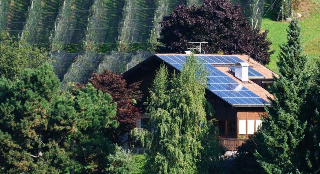 Instalación de sistemas solares fotovoltaicos